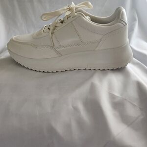 Calvin Klein Women's Cream Platform Lace-Up Sneakers